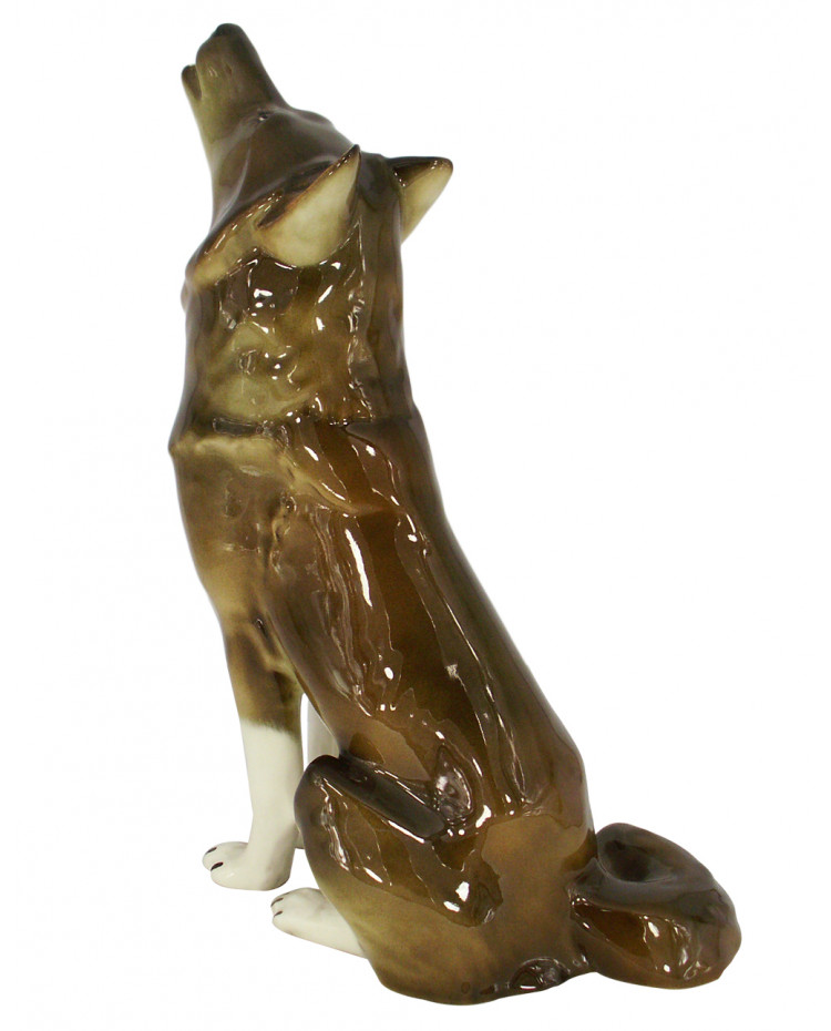 figurine wolf